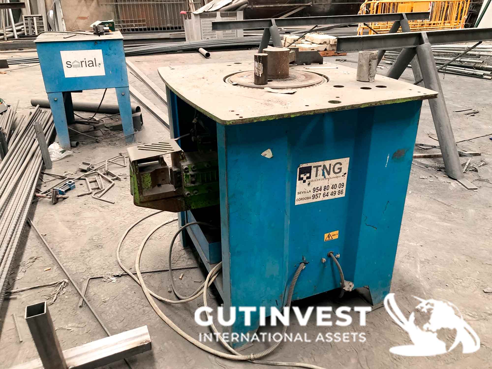 Rebar bending and cutting machine