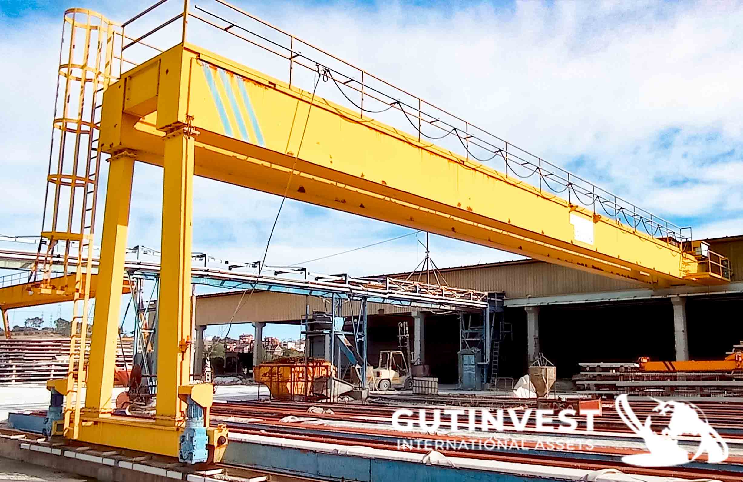 Semi gantry overhead crane - 10Tn