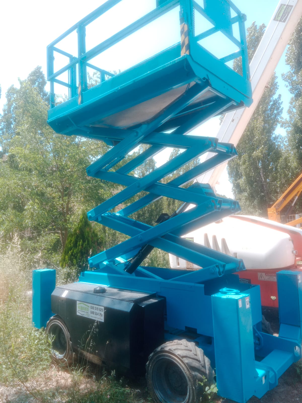 Diesel scissor lift