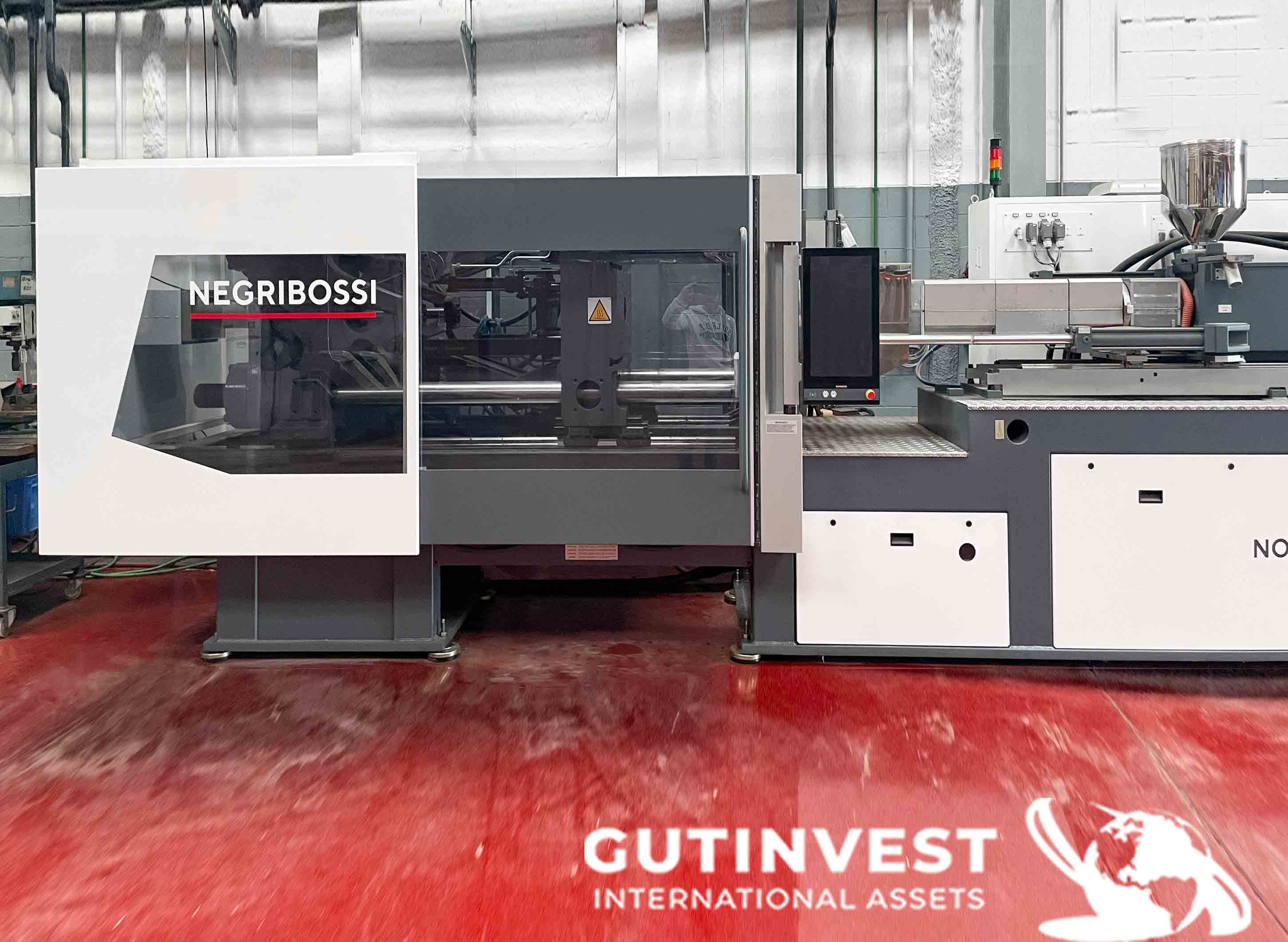 Plastic Injection molding Machine - 330Tn