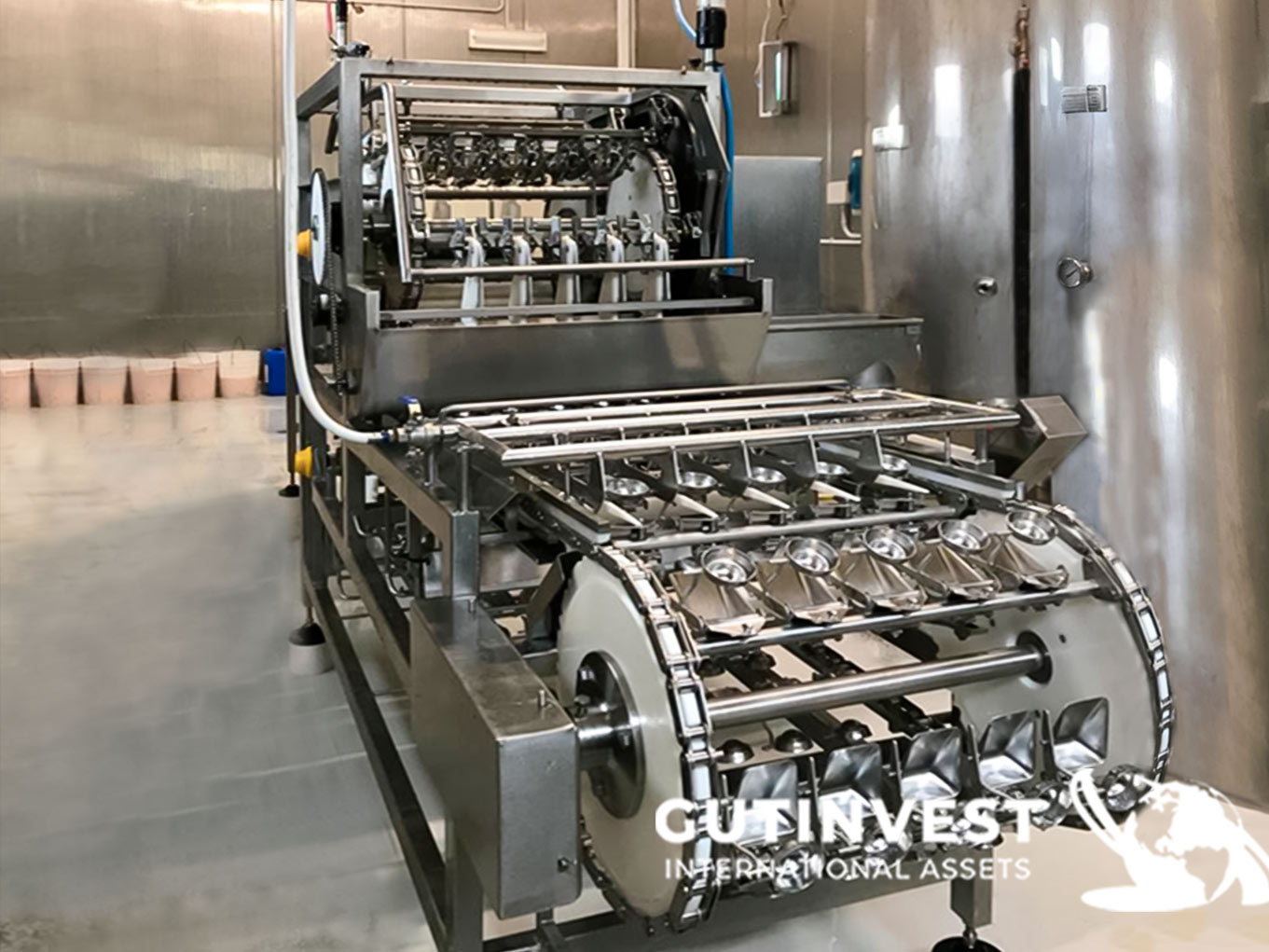 Máquina cascadora de huevos automática
