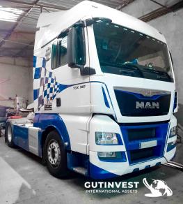 Cabeza tractora MAN - Camión pluma IVECO - Semi-remolque LECIÑENA